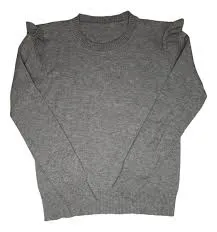 Sweater gris con volados